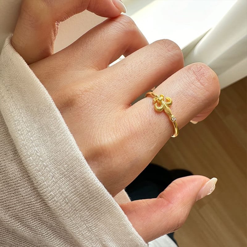 Fleur Crest Ring